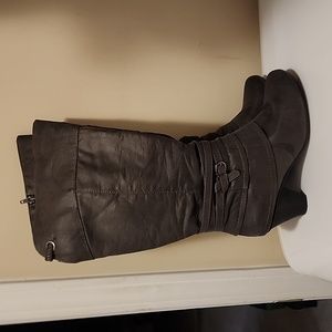 Grey tall boot 8.5